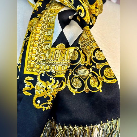 Versace Silk Scarf w Box - Picture 2 of 8